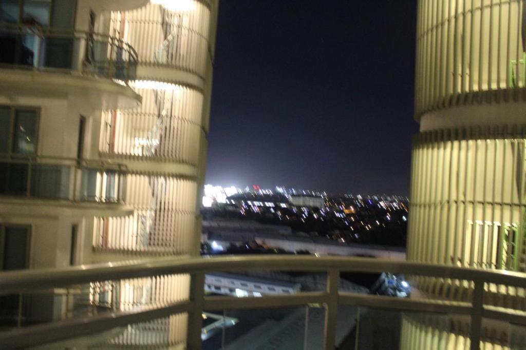 Azure Urban Resort A3 Near Airport Mall With Balcony Wavepool 马尼拉 外观 照片