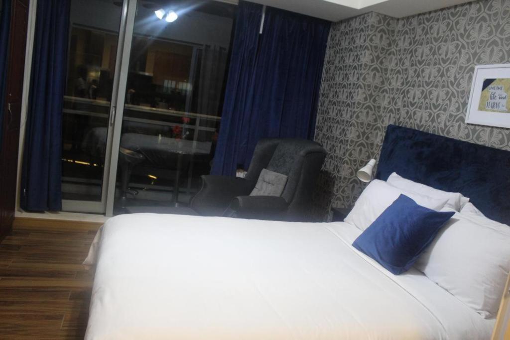 Azure Urban Resort A3 Near Airport Mall With Balcony Wavepool 马尼拉 外观 照片